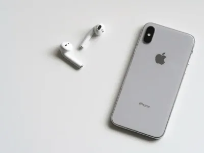 AirPods with microphone troubleshooting guide showing common fixes