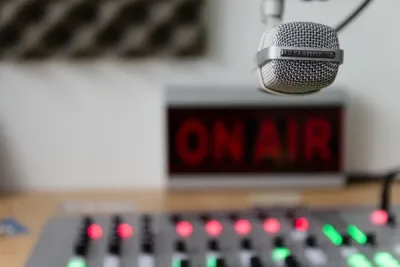 10 Best Radio Microphones & Their Reviews For 2026